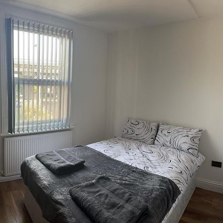 New Apartment 2 ブレントフォード エクステリア 写真